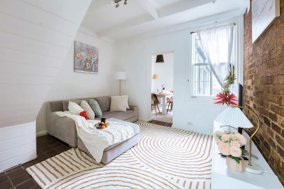 Walk to CBD 3BR Redfern Air Con Groups Family Sleeps 7 House in Sydney