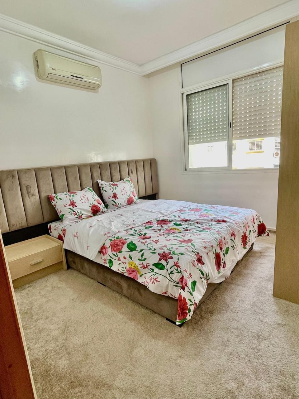 Bed, Photo of the whole room, Bedroom, air conditioner