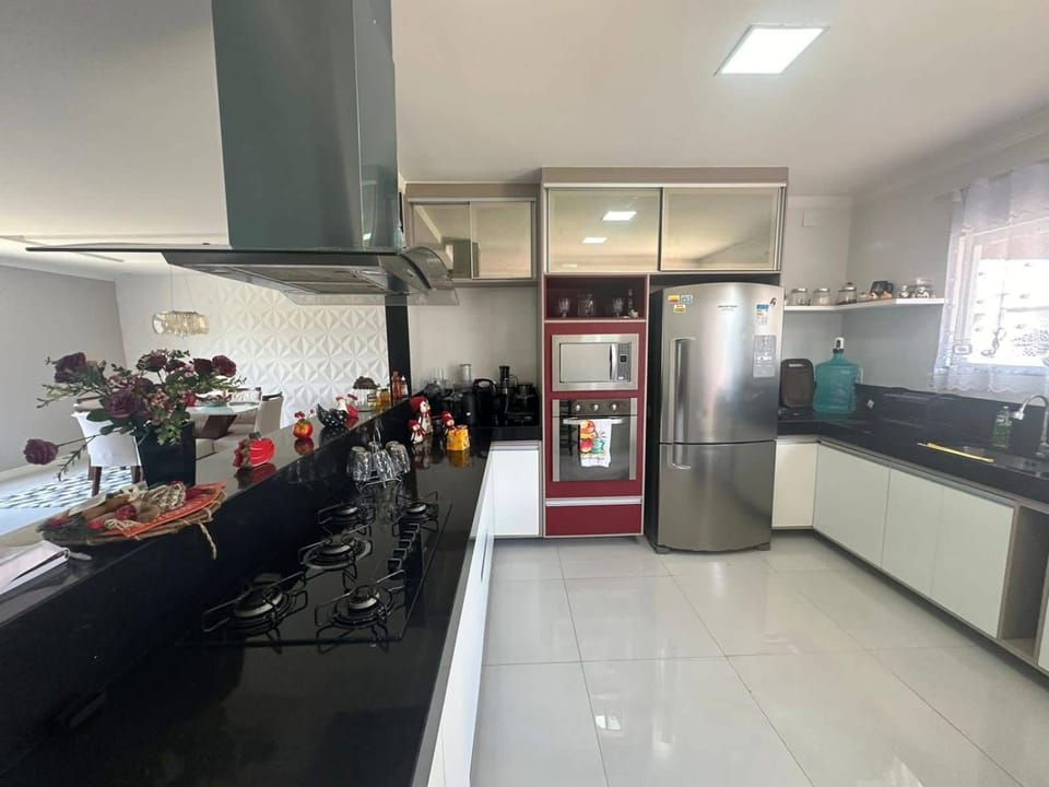 Bela casa em Guarujá com piscina House in State of São Paulo