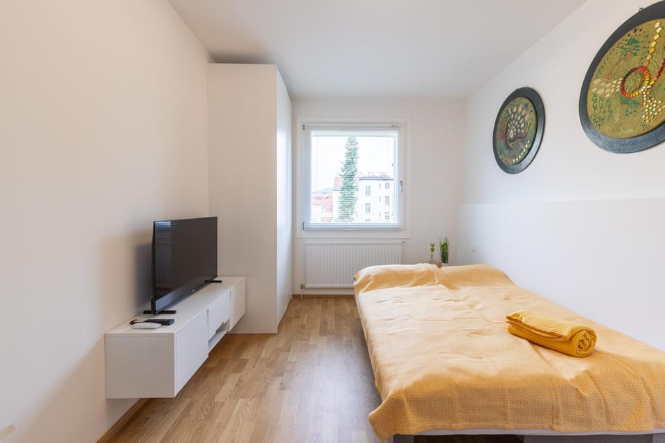 Bed, TV and multimedia, Photo of the whole room, Evening entertainment, Bedroom