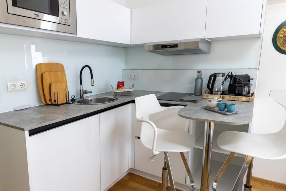 Kitchen or kitchenette, Dining area, pet friendly, stove