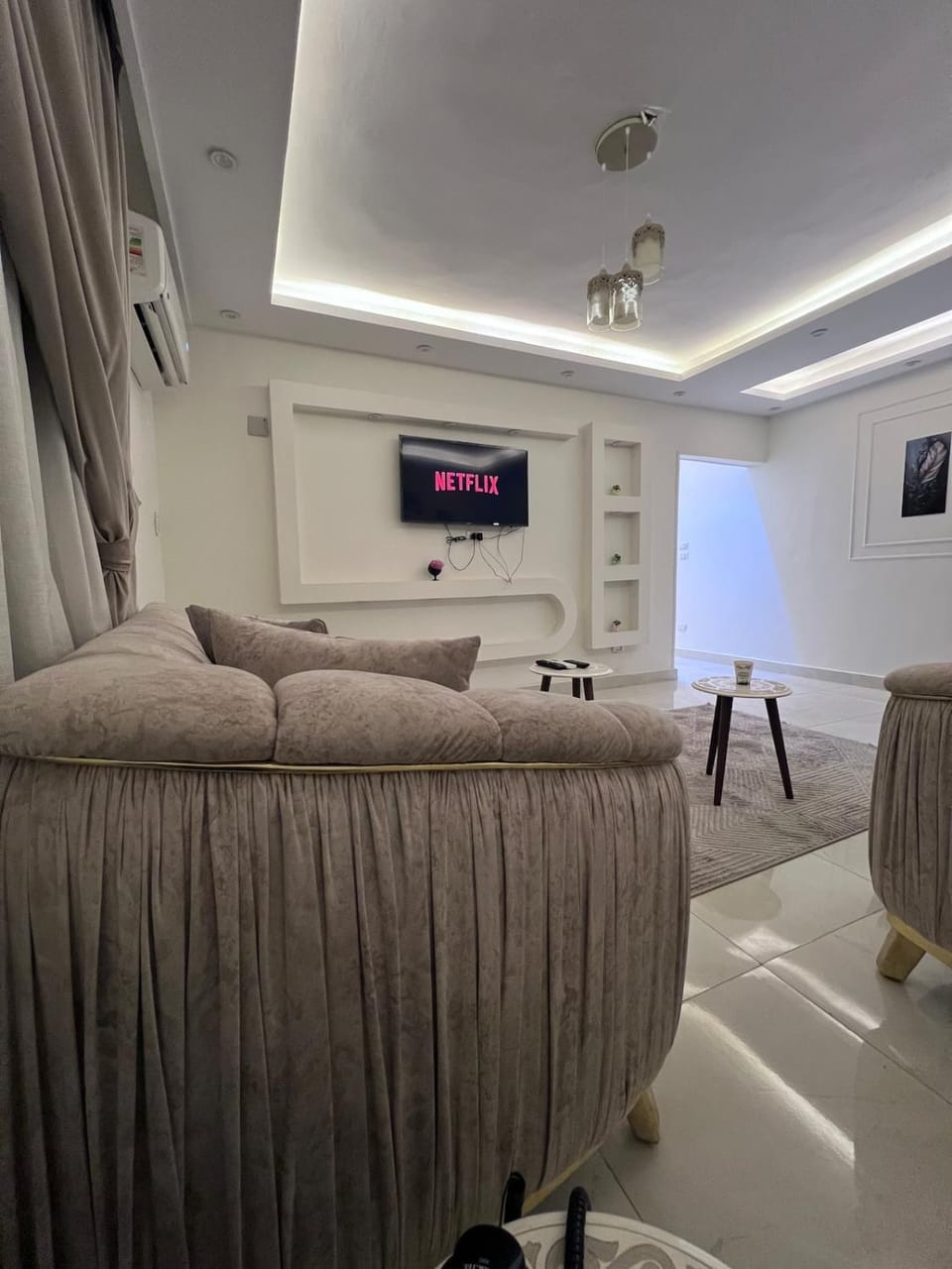 TV and multimedia, Living room, Seating area, air conditioner