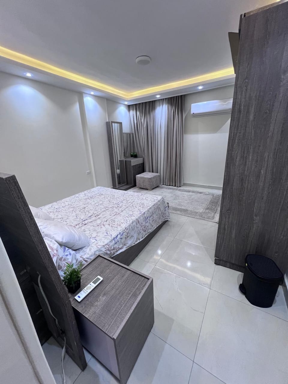 Bed, Bedroom, towels, wardrobe
