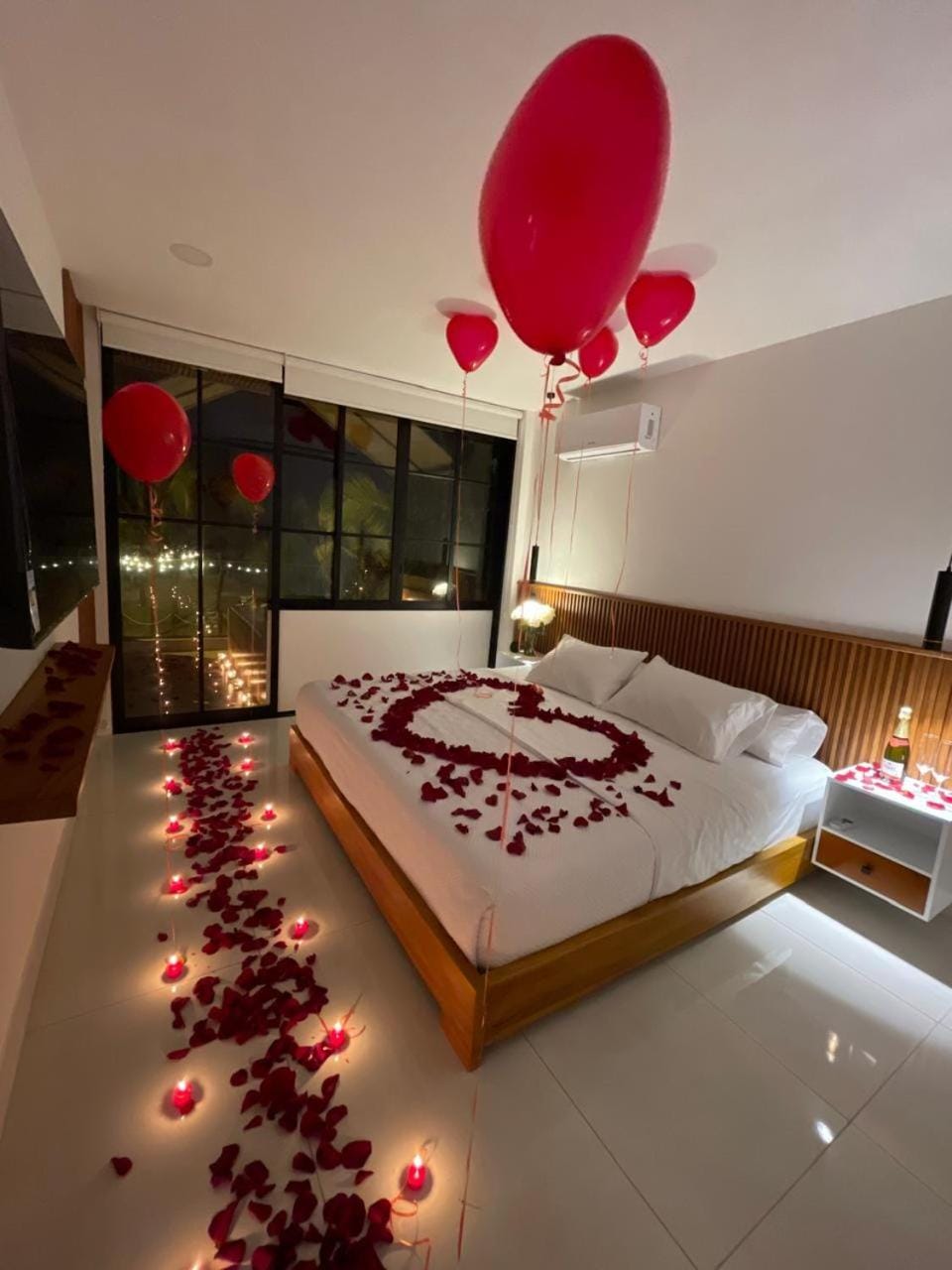 Bed, Photo of the whole room, Bedroom