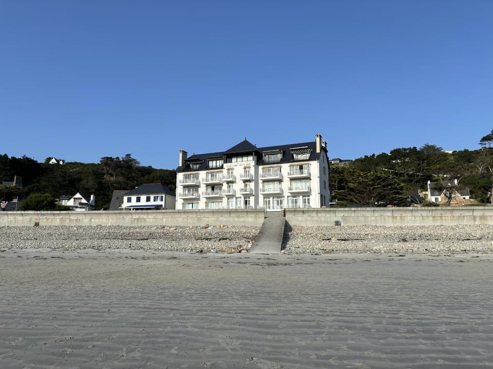 Brehat T3 acces plage piscine et vue mer Apartment in Brittany
