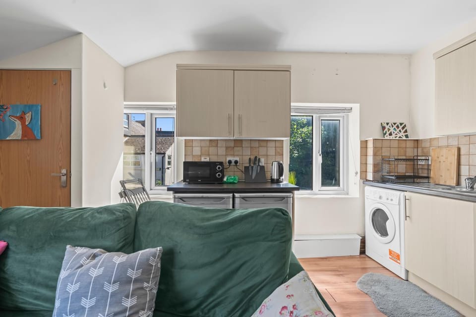Kitchen or kitchenette, Living room, Seating area