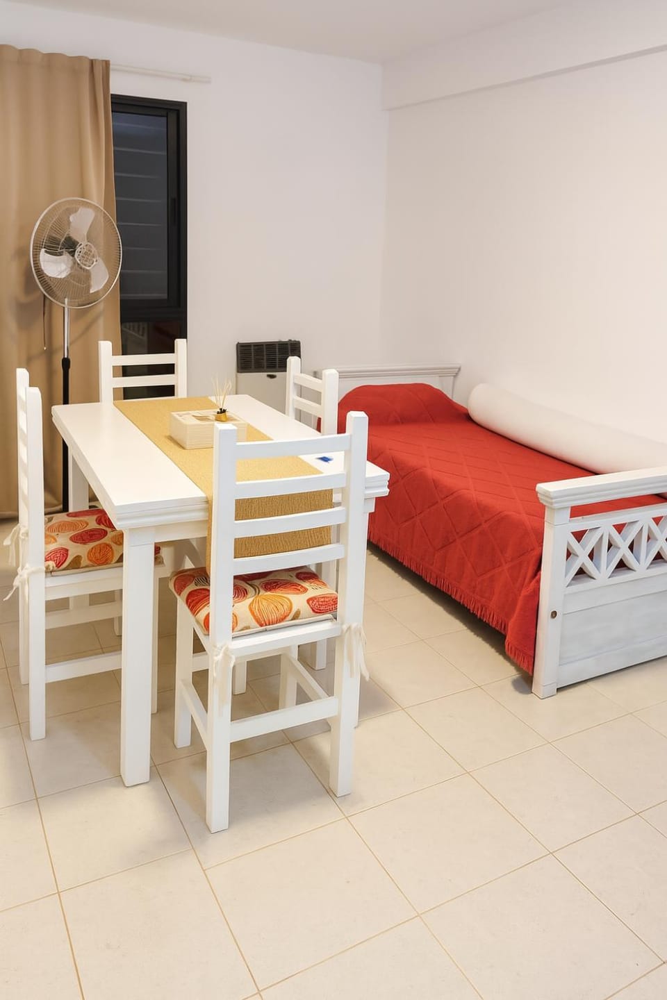Bed, Kitchen or kitchenette, Living room, Photo of the whole room, Seating area, Dining area, Bedroom