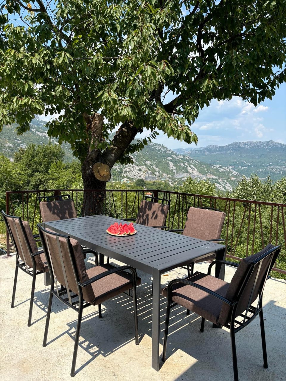 Natural landscape, Balcony/Terrace, Dining area, Mountain view
