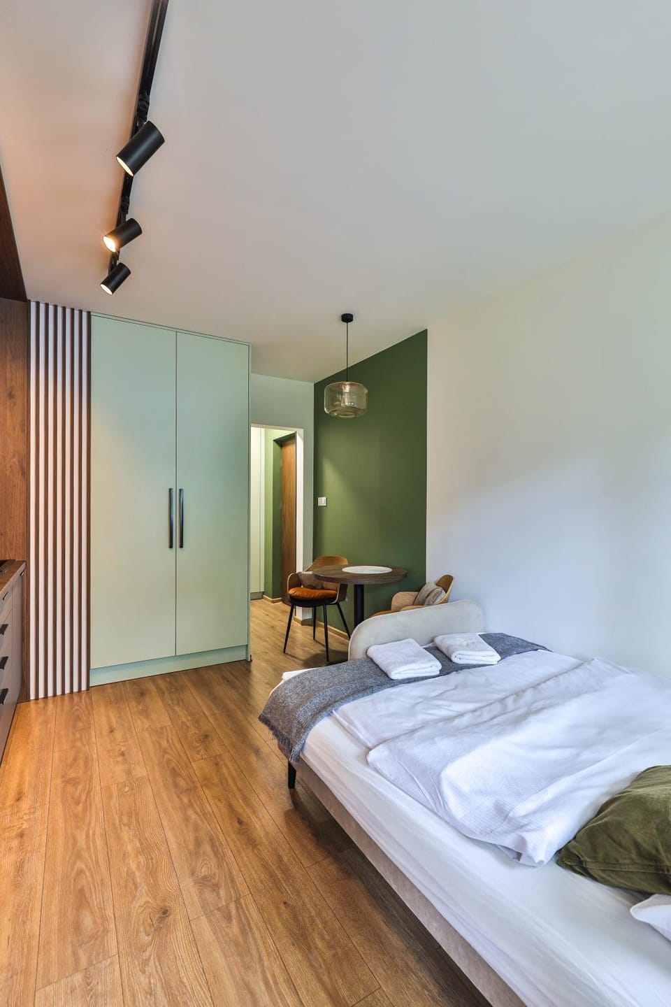Bed, Photo of the whole room