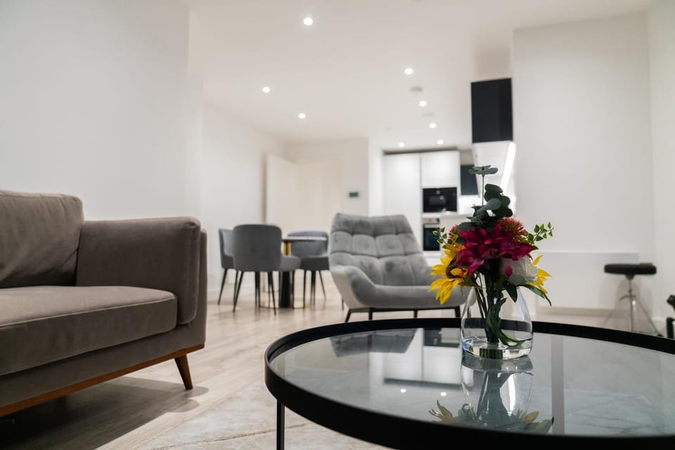 Modern 2 Bed Penthouse with Stunning views in Manchester City Center Apartment in Salford