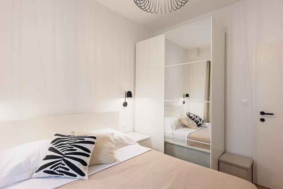 Bed, Photo of the whole room, Bedroom, towels, wardrobe