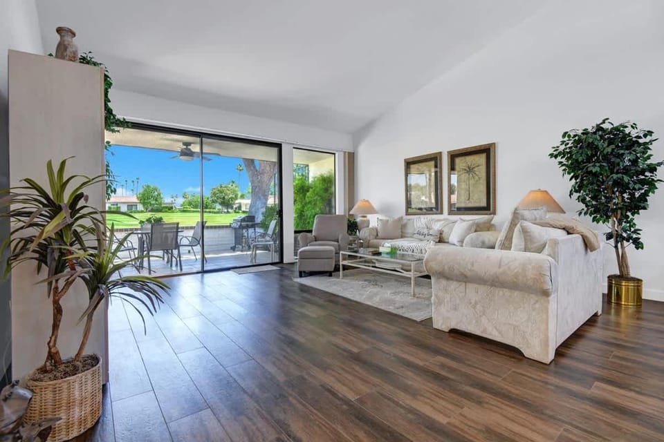 RP127 - Sunny Stay at Rancho Las Palmas House in Rancho Mirage