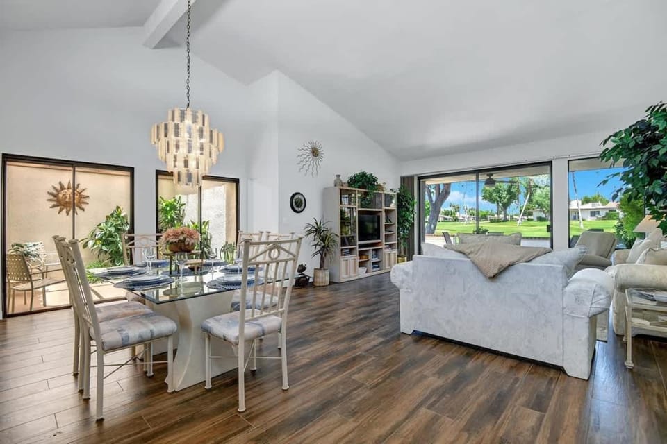 RP127 - Sunny Stay at Rancho Las Palmas House in Rancho Mirage