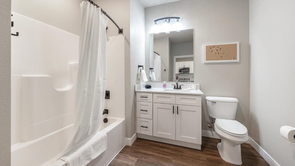 Shower, Toilet, Bathroom, Bath, towels