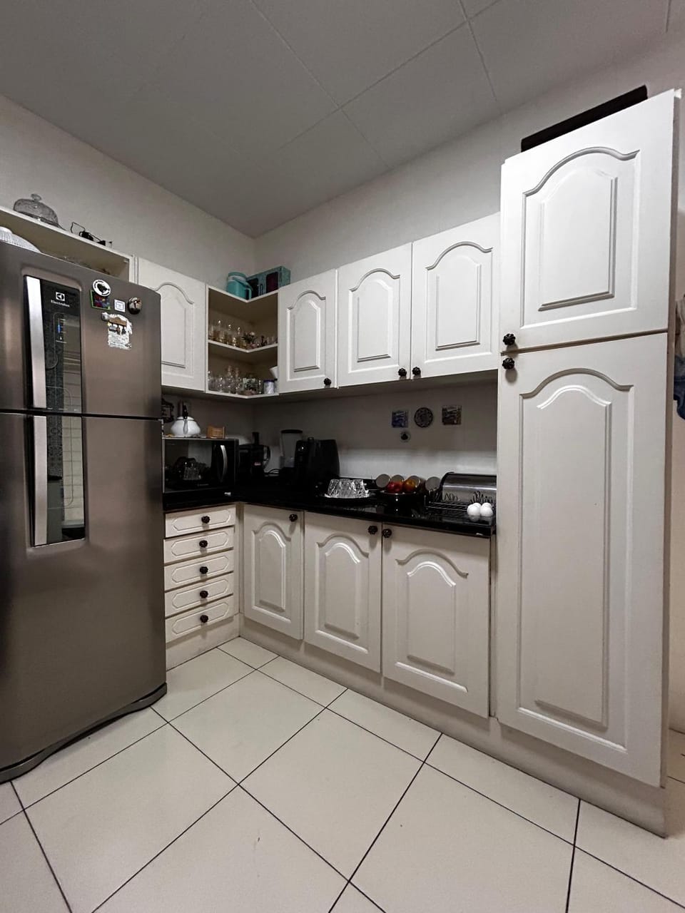 minibar, oven