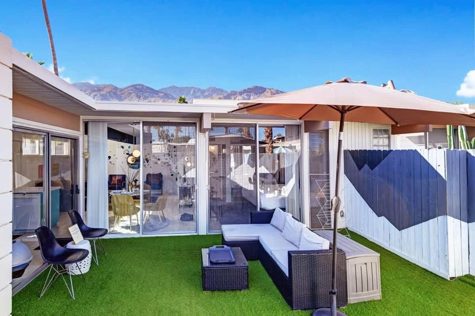 Ocotillo Art Bungalow House in Palm Springs