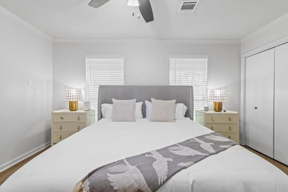 Ultimate Cajun Getaway King Beds Arcade Patio Lux Apartment in Broussard