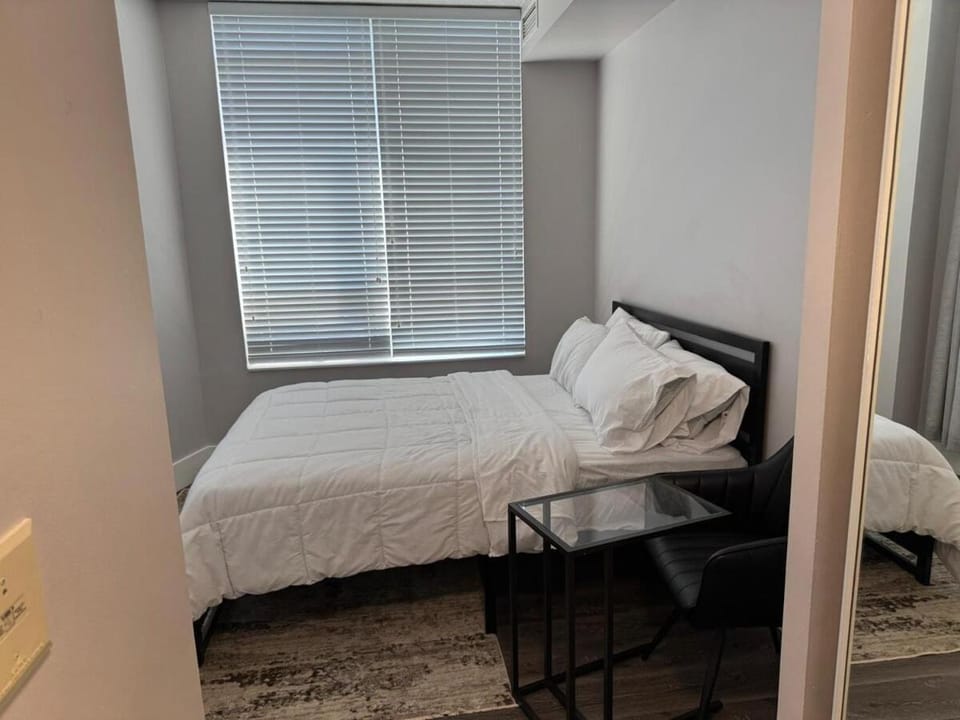 Stylish 2BR Suite by Square One Apartment in Mississauga