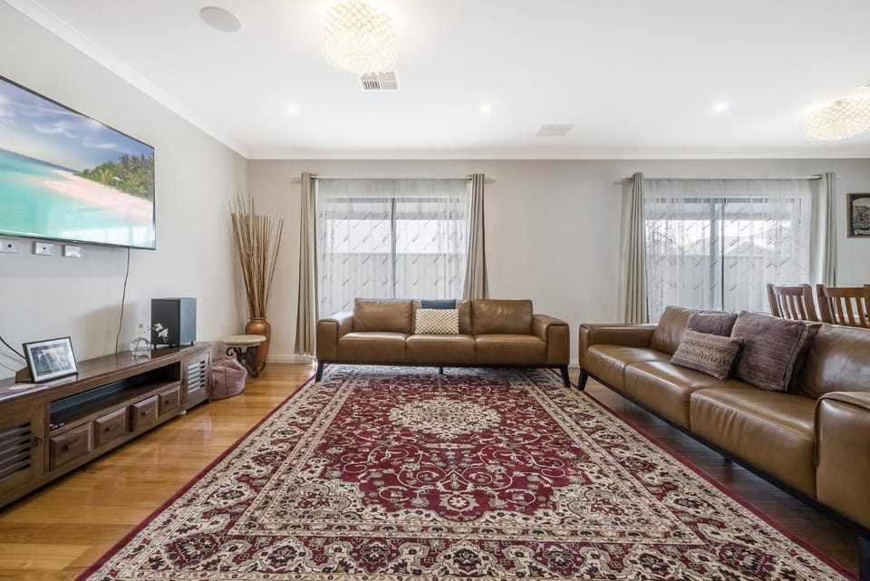 4BR Retreat with BBQ & Sleeps 8plus House in Byford