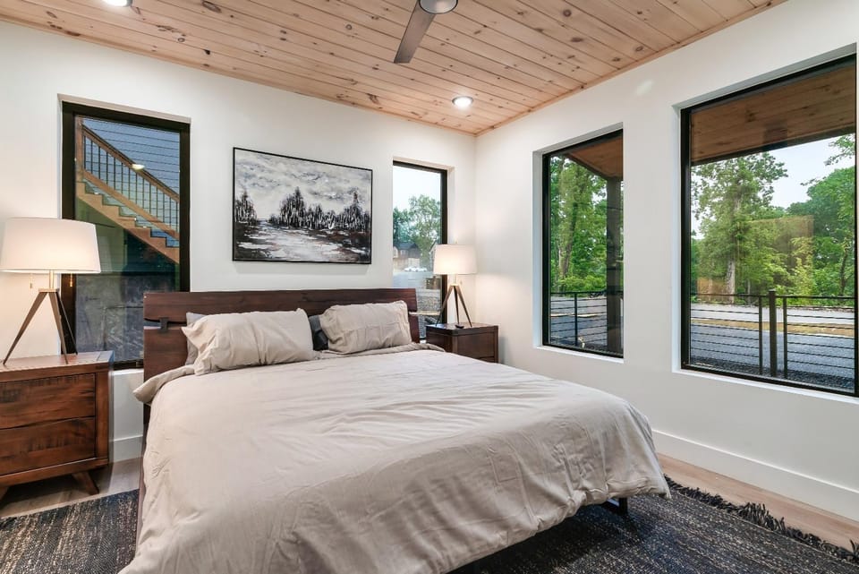 Cozy Retreat Luxurious stay with Pool & Hot Tub House in Sevierville