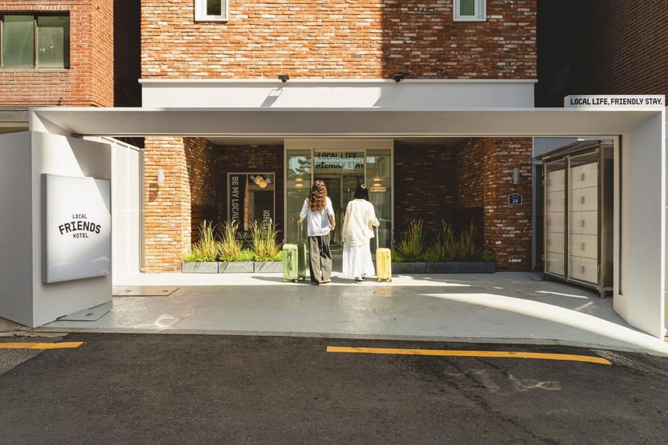 Facade/entrance