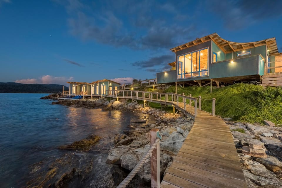 Picnic Island Resort in Freycinet