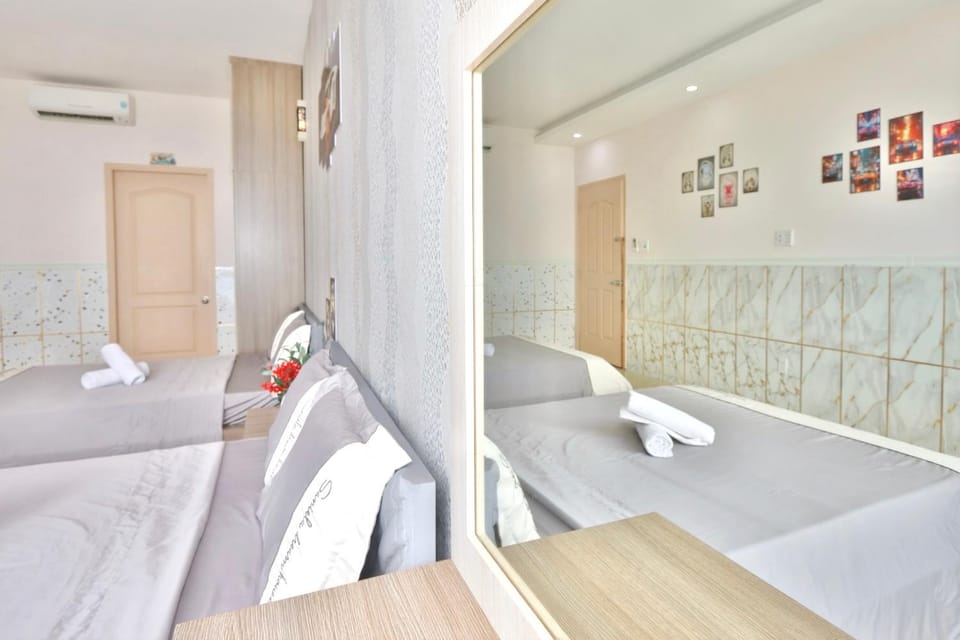 Bed, Bathroom, Living room, Photo of the whole room, Seating area, Bedroom, towels, air conditioner