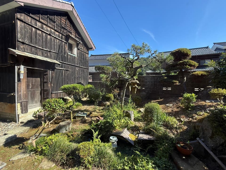 Property building, Day, Garden, Garden view