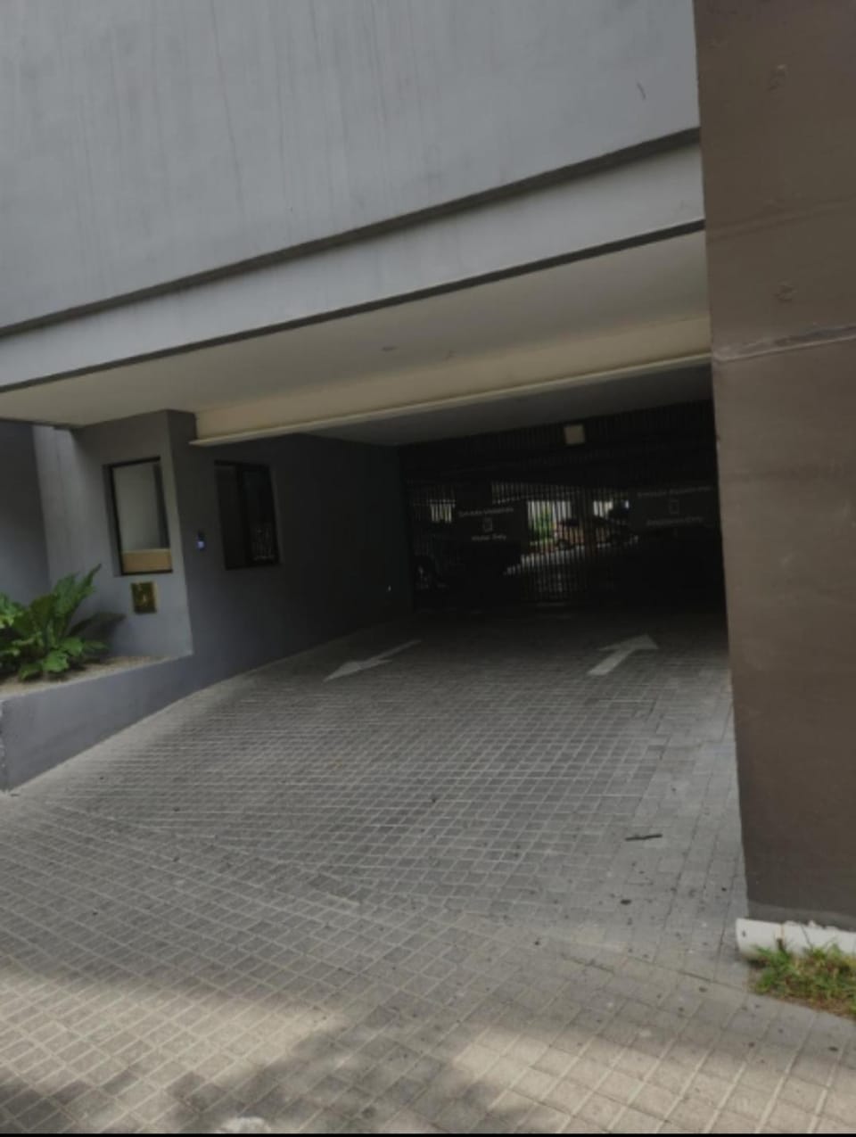 Facade/entrance