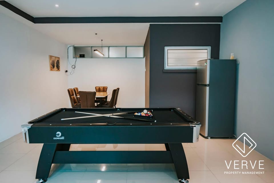 Ipoh Lazy Private Club House 4B3B by Verve 14 pax House in Ipoh