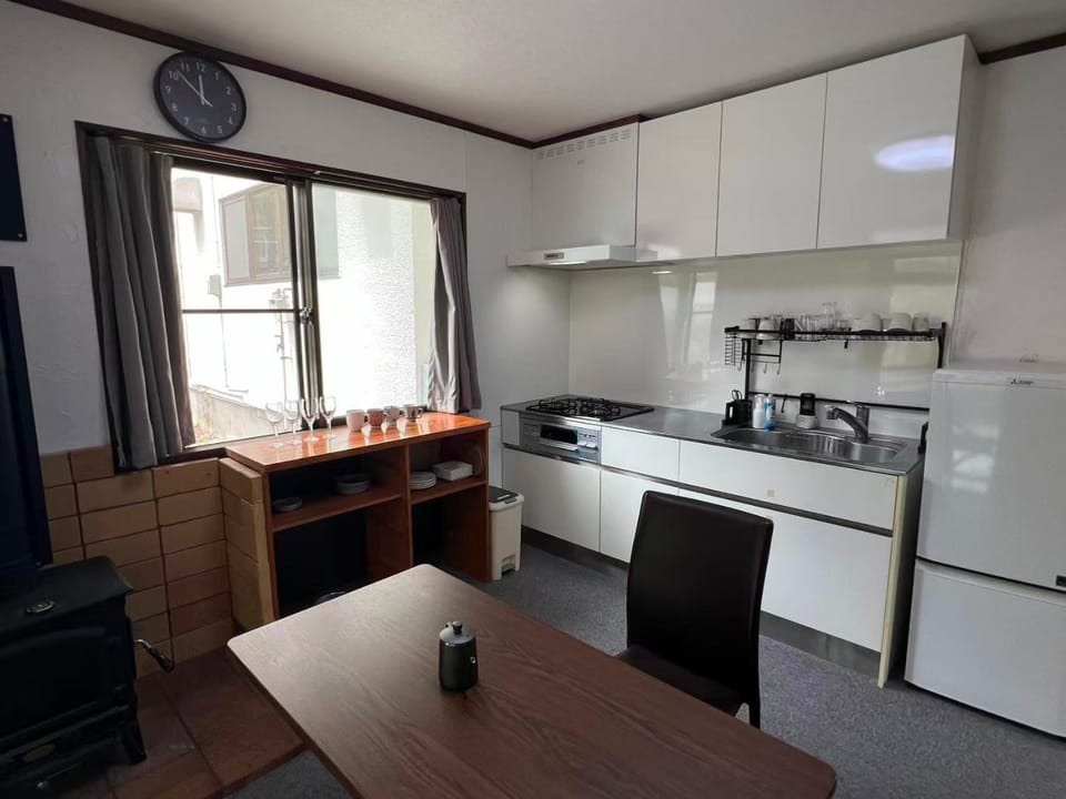 Kitchen or kitchenette, Dining area, kitchen