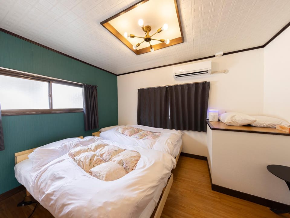 Bed, Photo of the whole room, Bedroom, air conditioner