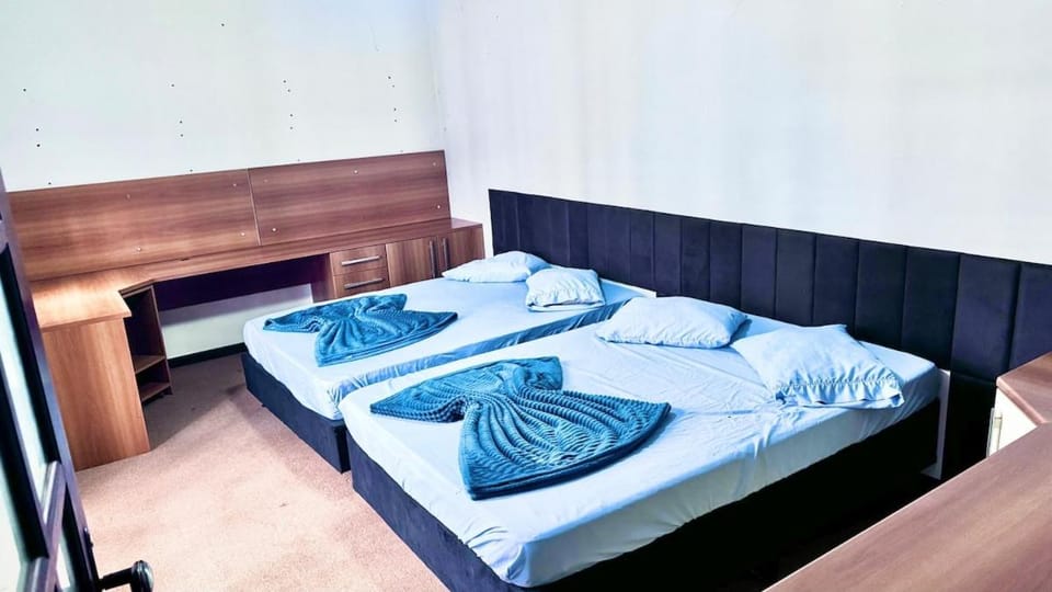 Photo of the whole room, towels