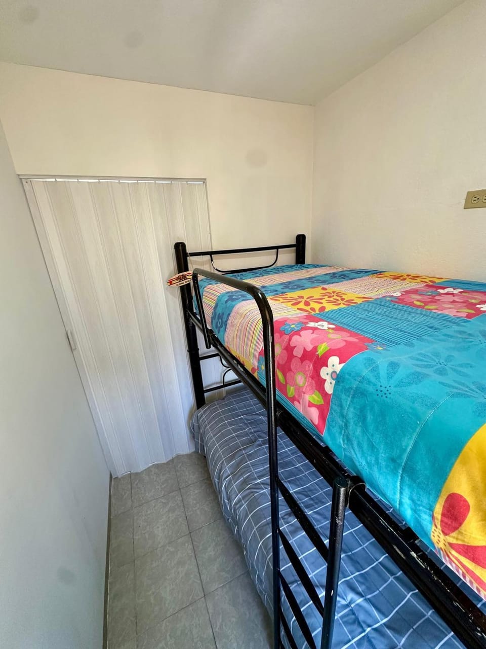 Bedroom, bunk bed