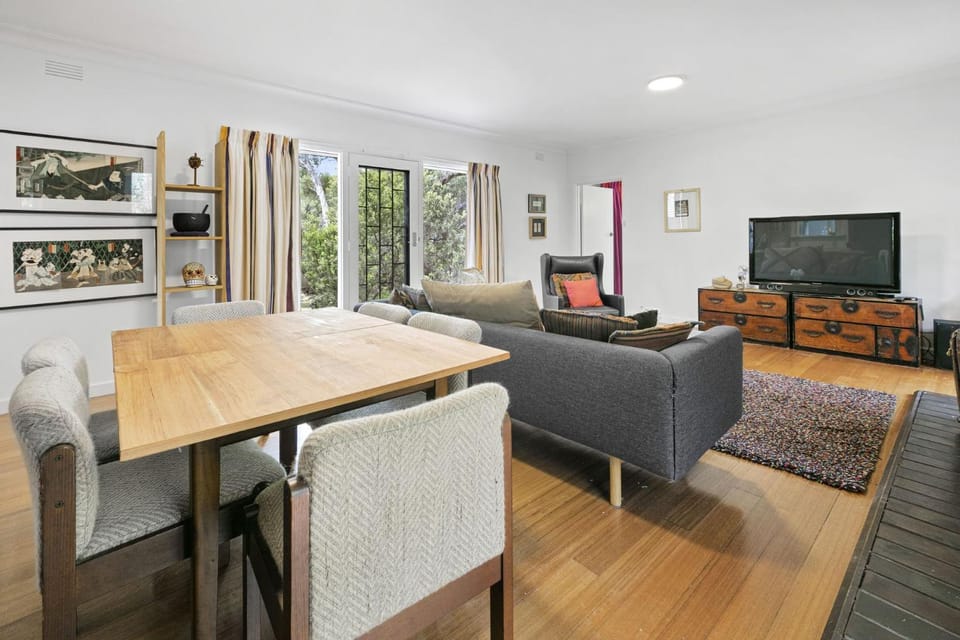 Blairgowrie Beach Bungalow - Pet & Value Stay House in Melbourne