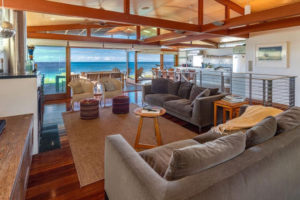 Heron House - Beachfront Blueys Beach House in Newman Avenue