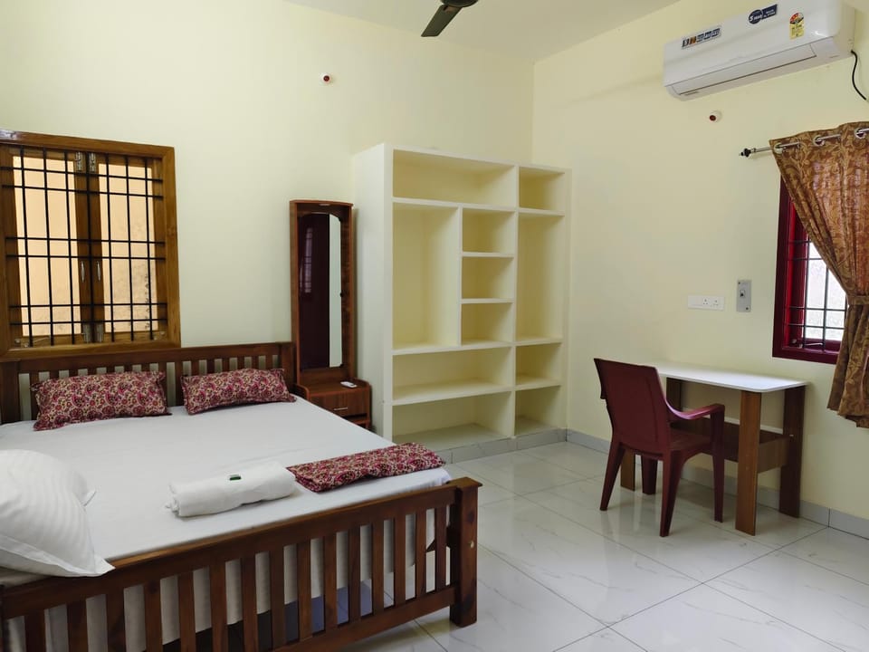 Bed, Photo of the whole room, Bedroom