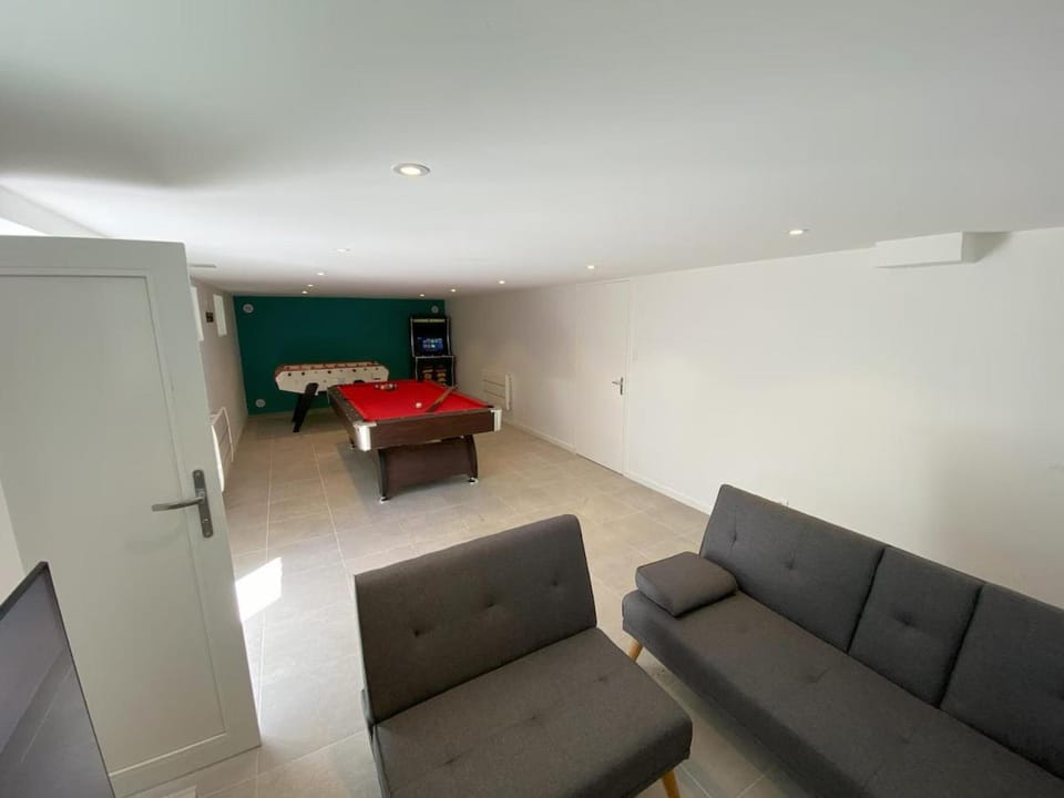 Communal lounge/ TV room, Game Room, TV and multimedia, Living room