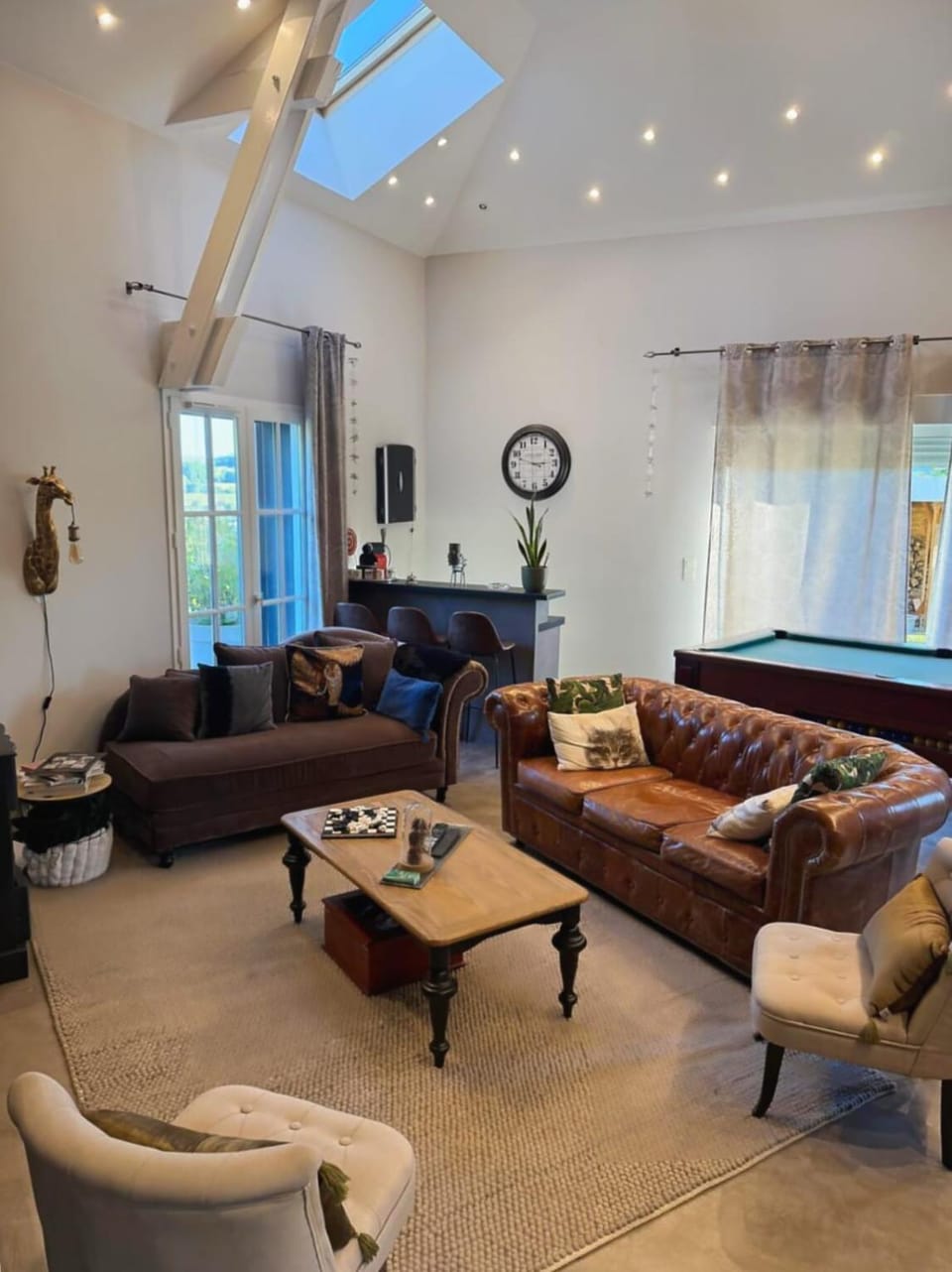 L'EMERAUDE suite lake view swimming pool beach 10 min walk away House in Auvergne-Rhône-Alpes