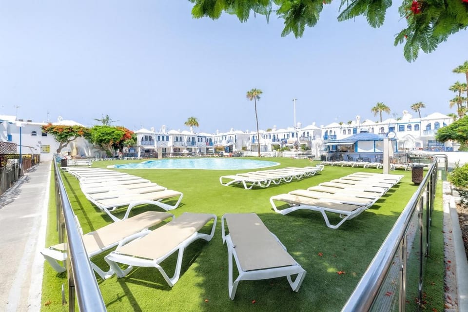 Day, Swimming pool, sunbed