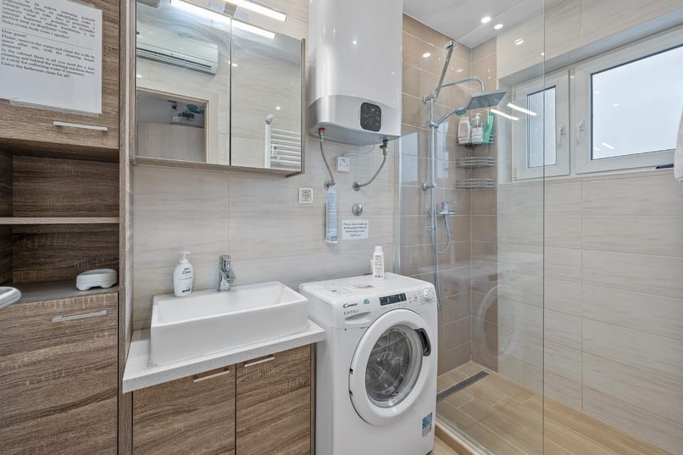 Shower, Bathroom, towels, washing machine