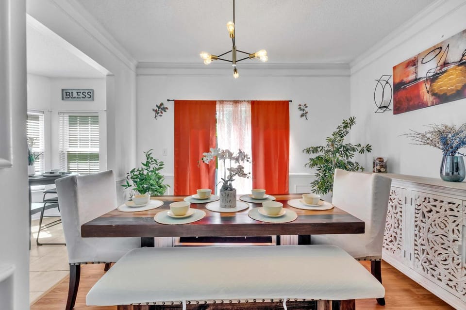 Updated University Area Home with Hot Tub Near Charlotte Your Perfect Retreat House in Charlotte