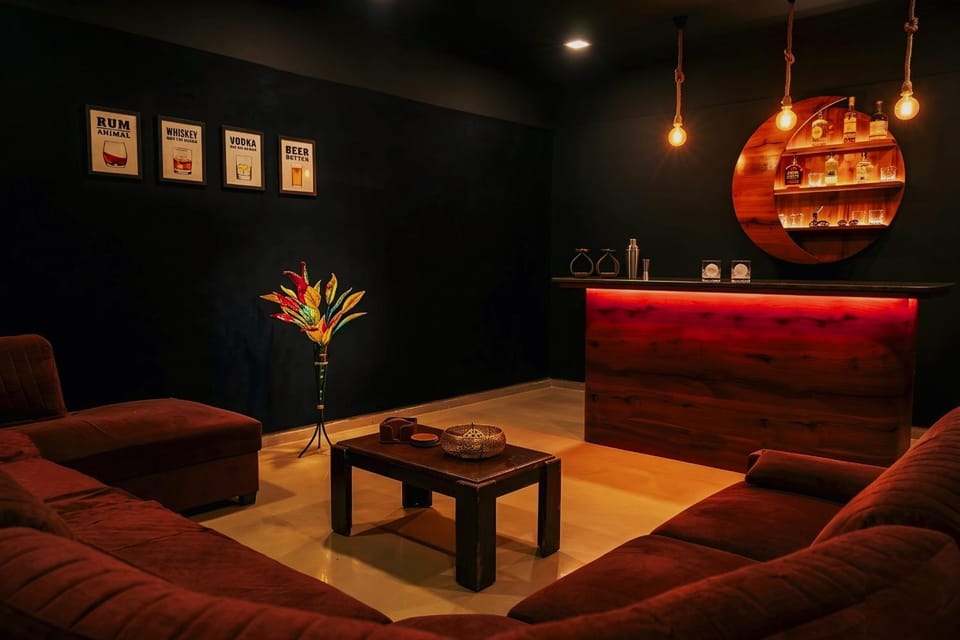 II EMPYREAN STAYS II BARBERRY VILLA II 3BHK II AC II PRIVATE POOL Il Villa in Maharashtra