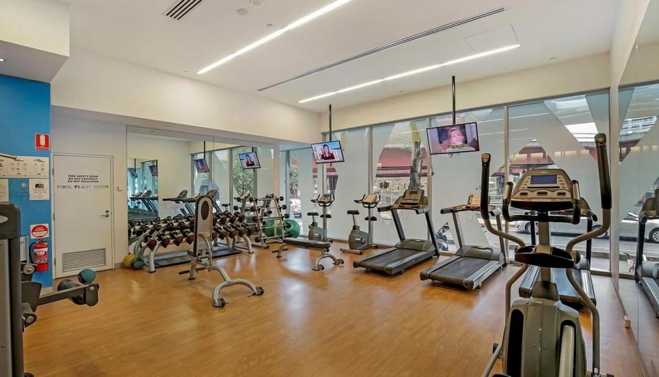 Central 2 Bedroom Apartment with Pool, Gym & Parking Apartment in Southbank