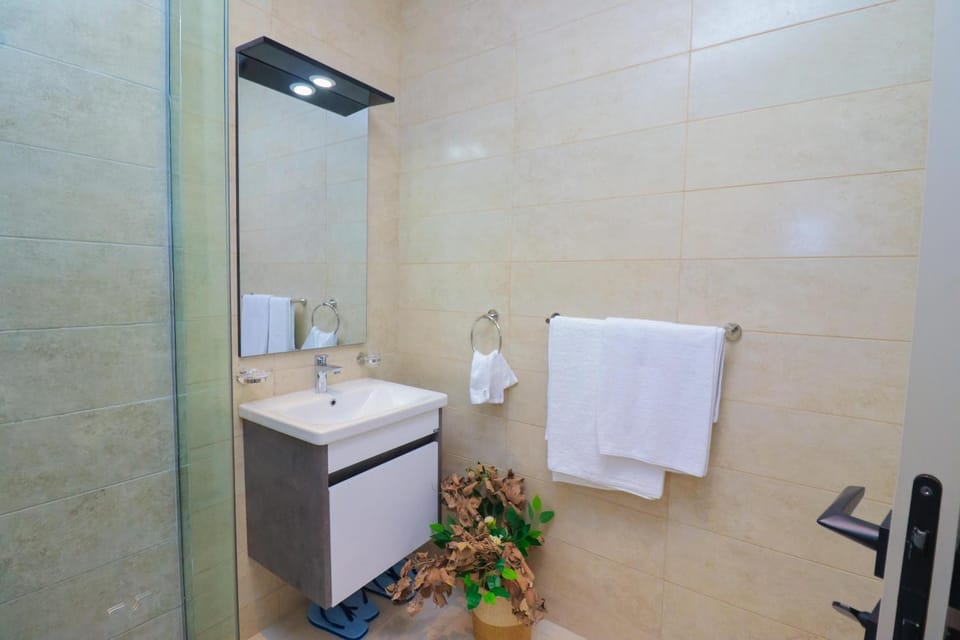 Bathroom, towels