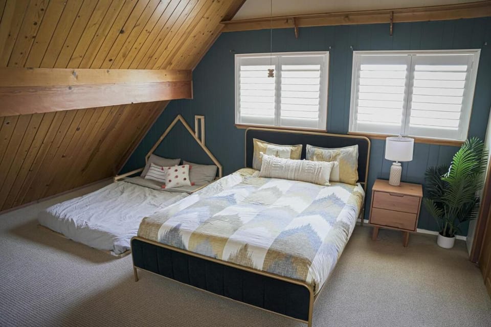 Bed, Photo of the whole room