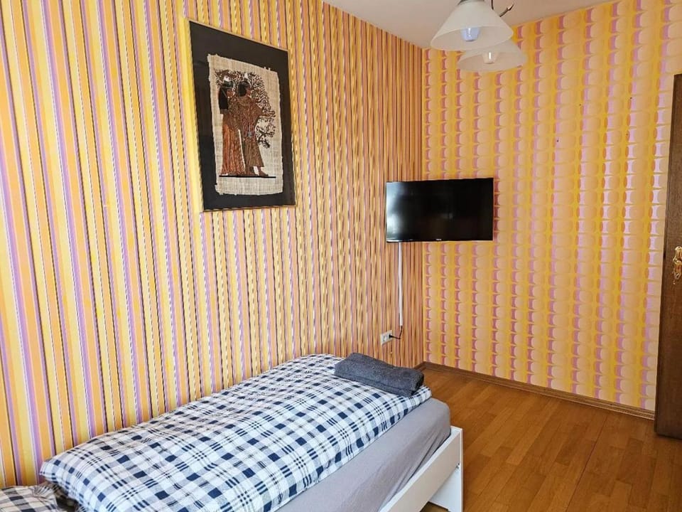 Bed, TV and multimedia, Photo of the whole room, Evening entertainment, Bedroom