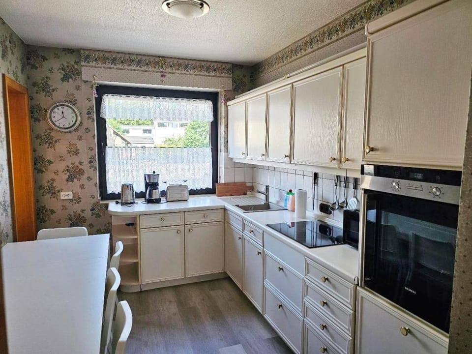 Kitchen or kitchenette, oven, stove