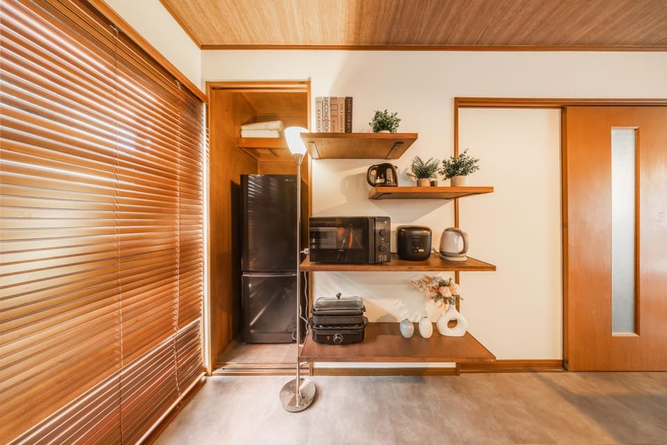 8 min walk to station 11 min to HND airport 85 sqm max 8 people full renovation 2 toilets Netflix Apartment in Kanagawa Prefecture