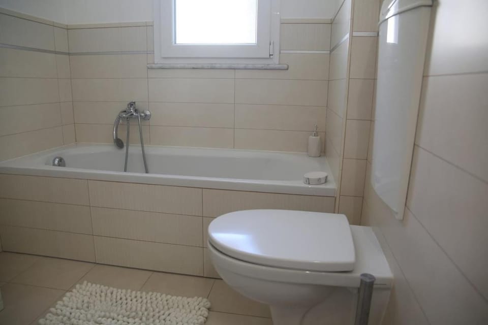 Shower, Toilet, Bathroom, Bath